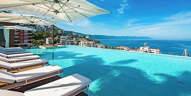 Stylish King-bed Unit - Pool - Ocean View - Gym