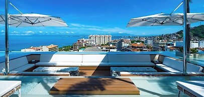 Stylish King-bed Unit - Pool - Ocean View - Gym