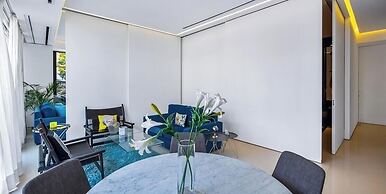 Stylish King-bed Unit - Pool - Ocean View - Gym