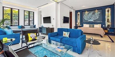 Stylish King-bed Unit - Pool - Ocean View - Gym