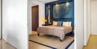Stylish King-bed Unit - Pool - Ocean View - Gym