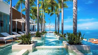 Stylish King-bed Unit - Pool - Ocean View - Gym