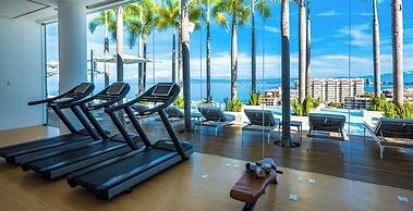 Stylish King-bed Unit - Pool - Ocean View - Gym