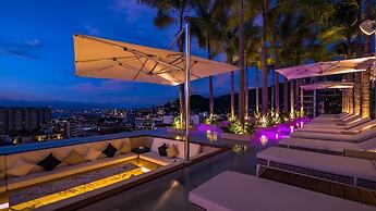 Stylish King-bed Unit - Pool - Ocean View - Gym