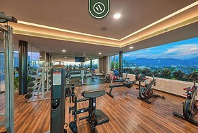 Luxury 2 BR Condo Near Golf Courses and Marina