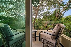 Luxury 2 BR Condo Near Golf Courses and Marina