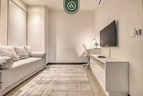 Luxury 2 BR Condo Near Golf Courses and Marina
