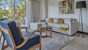Luxury 2 BR Condo Near Golf Courses and Marina