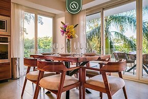 Luxury 2 BR Condo Near Golf Courses and Marina