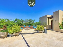 Luxury 2 BR Condo Near Golf Courses and Marina