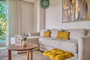 Luxury 2 BR Condo Near Golf Courses and Marina