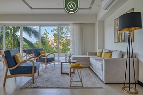 Luxury 2 BR Condo Near Golf Courses and Marina