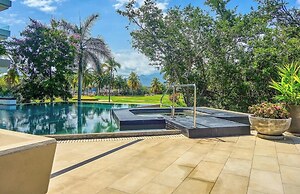Luxury 2 BR Condo Near Golf Courses and Marina