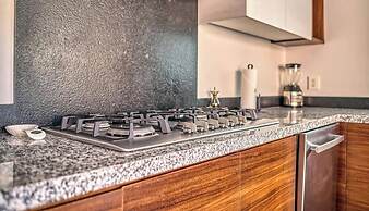 Luxury 2 BR Condo Near Golf Courses and Marina