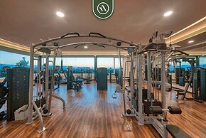 Luxury 2 BR Condo Near Golf Courses and Marina