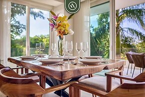 Luxury 2 BR Condo Near Golf Courses and Marina