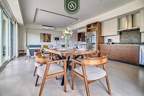 Luxury 2 BR Condo Near Golf Courses and Marina