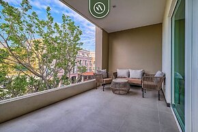 Luxury 2 BR Condo Near Golf Courses and Marina