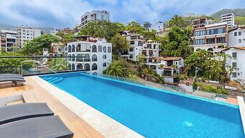 2 BR Condo in Romantic Zone - Pool - Terrace