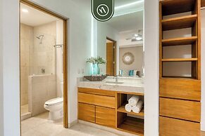 Luxury 4 BR Condo - Amazing Bay View - Pool