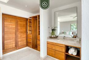 Luxury 4 BR Condo - Amazing Bay View - Pool