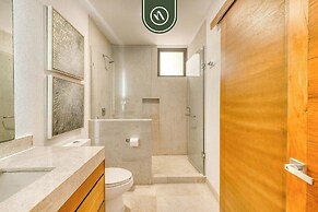 Luxury 4 BR Condo - Amazing Bay View - Pool