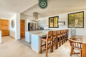 Luxury 4 BR Condo - Amazing Bay View - Pool