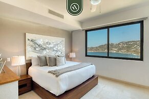 Luxury 4 BR Condo - Amazing Bay View - Pool