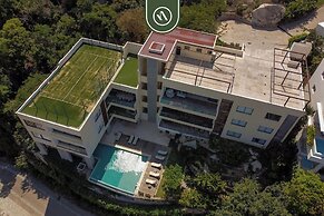Luxury 4 BR Condo - Amazing Bay View - Pool