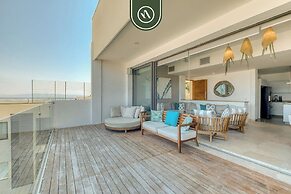 Luxury 4 BR Condo - Amazing Bay View - Pool