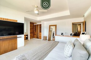 Luxury 4 BR Condo - Amazing Bay View - Pool