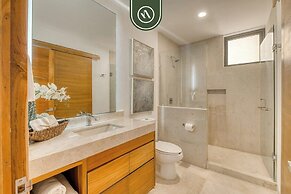 Luxury 4 BR Condo - Amazing Bay View - Pool