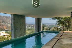 Luxury 4 BR Condo - Amazing Bay View - Pool