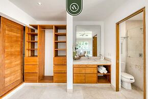 Luxury 4 BR Condo - Amazing Bay View - Pool