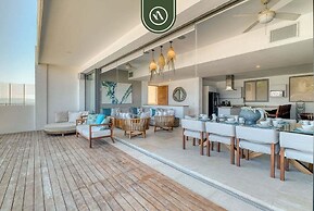 Luxury 4 BR Condo - Amazing Bay View - Pool