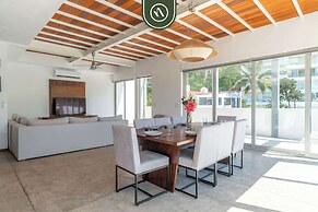 3 BR Condo - Private Terrace and Pool - Oceanview