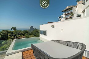 3 BR Condo - Private Terrace and Pool - Oceanview