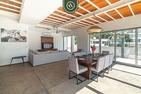 3 BR Condo - Private Terrace and Pool - Oceanview