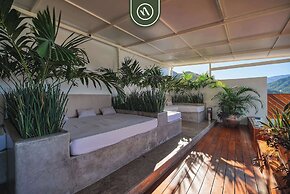 3 BR Condo - Private Terrace and Pool - Oceanview