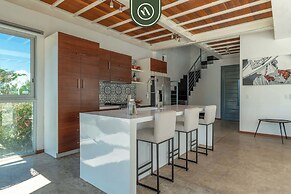 3 BR Condo - Private Terrace and Pool - Oceanview