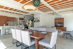 3 BR Condo - Private Terrace and Pool - Oceanview