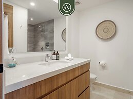 Amazing Apt With Ocean View - King Bed