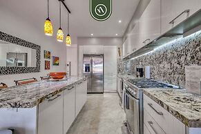 Stunning 2 BR Condo in Romantic Zone - Pool