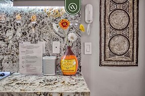Stunning 2 BR Condo in Romantic Zone - Pool