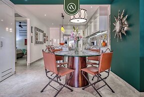 Stunning 2 BR Condo in Romantic Zone - Pool