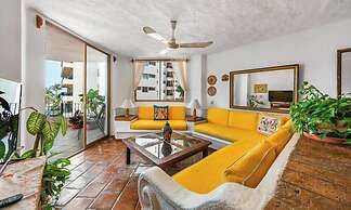 Ocean View 2Br Condo-balcony-beach-pool - 305