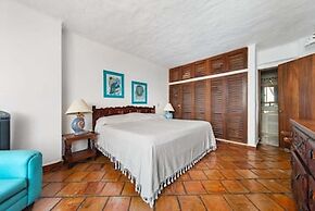 Ocean View 2Br Condo-balcony-beach-pool - 305