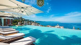 Luxury 1 BR Condo in Pier 57 - Infinity Pool