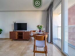 Oceanview Studio - King Bed - Pools - Beachclub