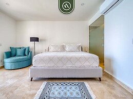 Oceanview Studio - King Bed - Pools - Beachclub